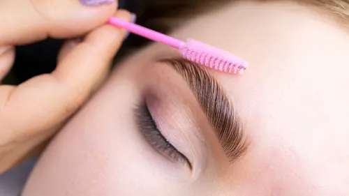 Laminado de Cejas y Tinte con Henna