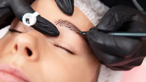 Planchado de Cejas y Tinte con Henna